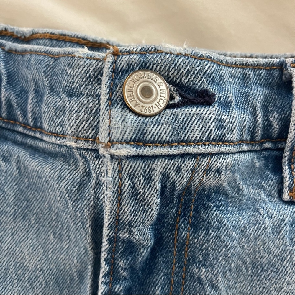 Abercrombie & Fitch- The Mom Short High Rise - Picture 5 of 8